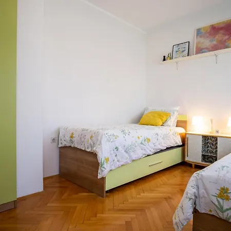 Spacious By The Sea 8+4 Daire *