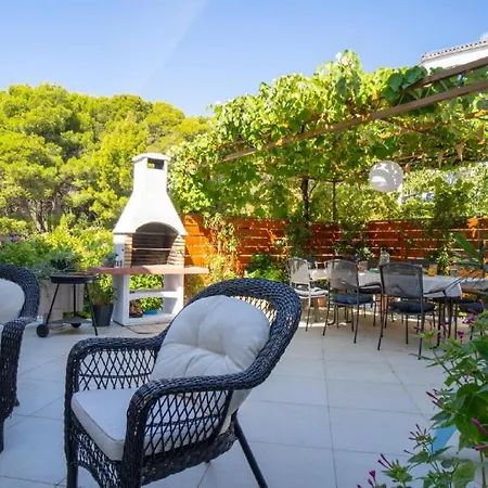 Spacious By The Sea 8+4 * Pula