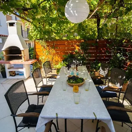 Spacious By The Sea 8+4 Daire Pula