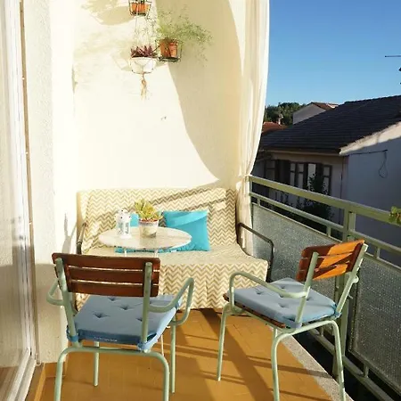 Spacious By The Sea 8+4 דירה