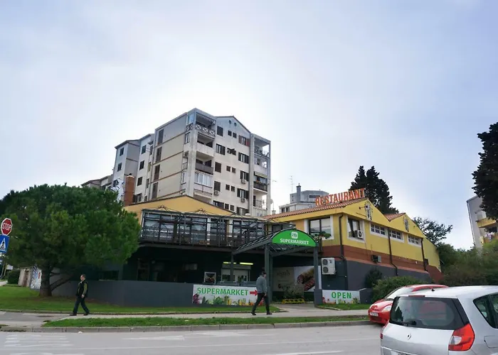 Lejlighed Spacious By The Sea 8+4