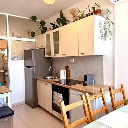 Apartment Spacious By The Sea 8+4