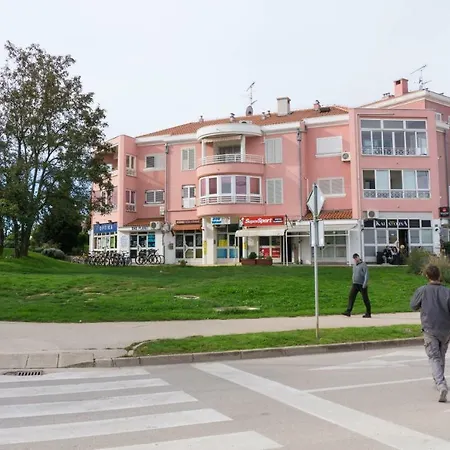 Appartamento Spacious By The Sea 8+4 Pola