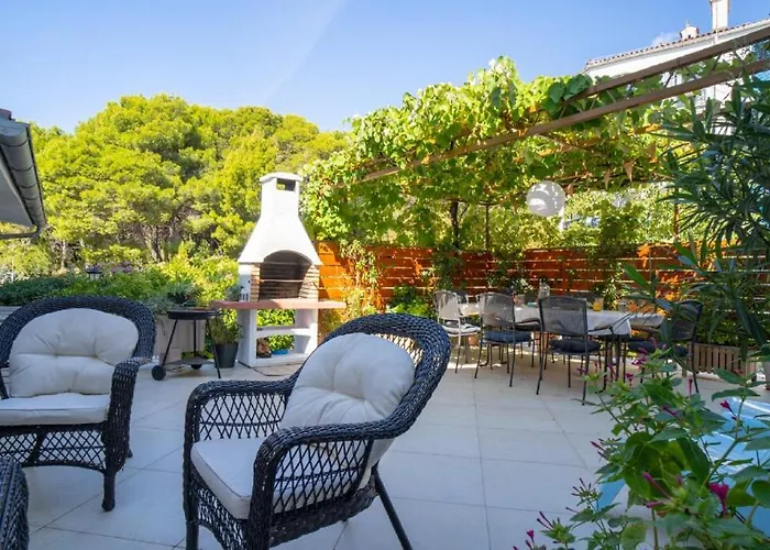 Spacious By The Sea 8+4 * Pula