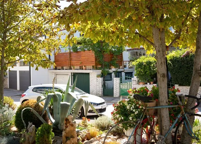 Spacious By The Sea 8+4 Pula