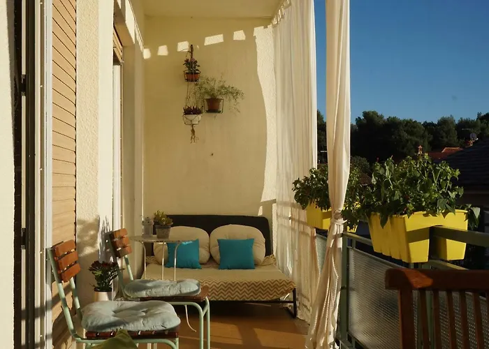 Spacious By The Sea 8+4 Apartment Pula