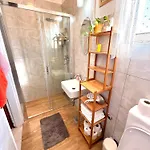 Apartment Spacious By The Sea 8+4 Pula