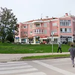 Apartment Spacious By The Sea 8+4 Pula